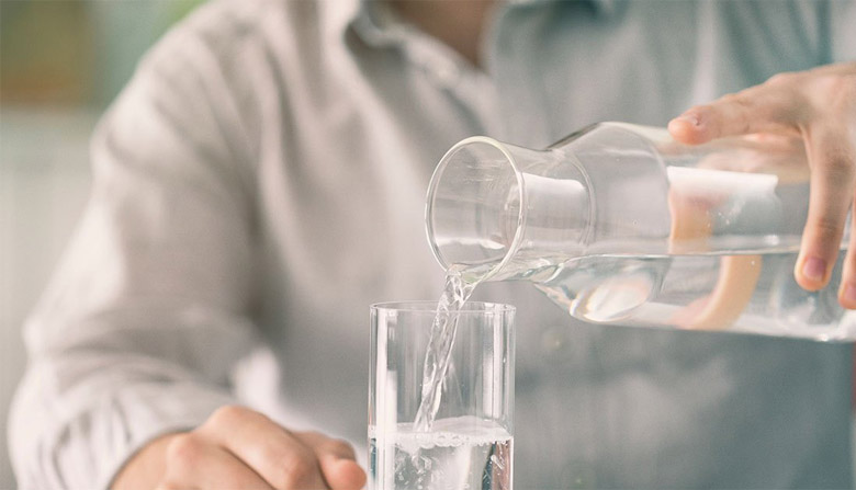Uống nhiều nước để đào thải độc tố