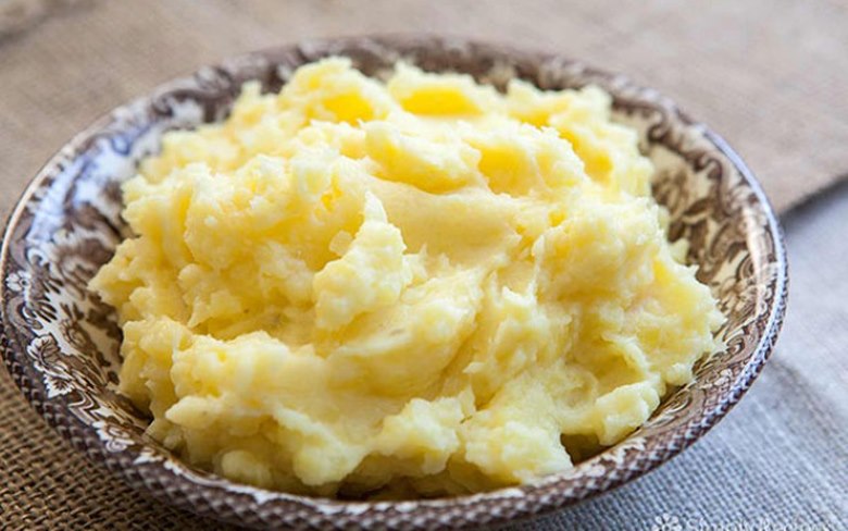 Luộc và nghiền nát khoai tây