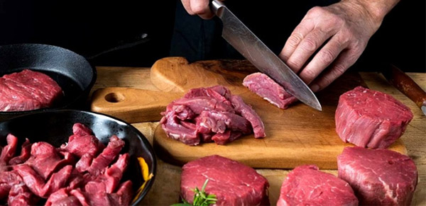 Mách bạn cách thái thịt bò đúng thớ cho miếng thịt mềm ngon, dễ nhai