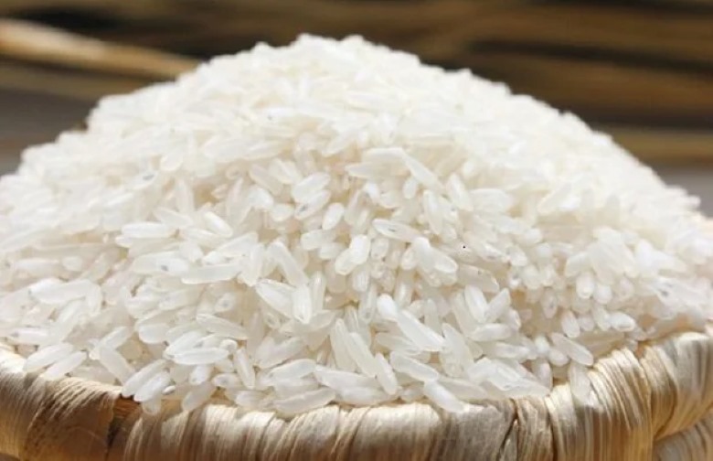 Nguyên liệu chính của bánh phở là gạo tẻ