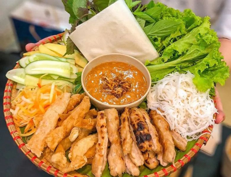 Nem nướng Ninh Hòa là món ăn cực kỳ nổi tiếng