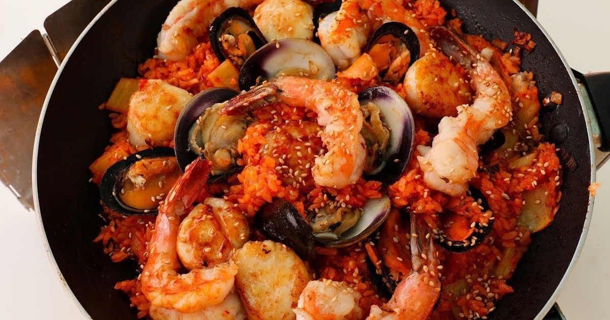 Cách làm cơm rang hải sản kiểu Hàn Quốc thơm cay, hấp dẫn