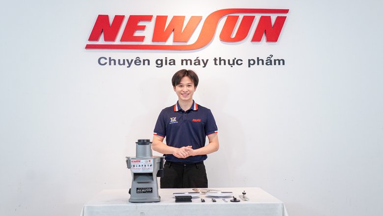 Kiểm tra chất liệu, lưỡi dao và độ bền của máy