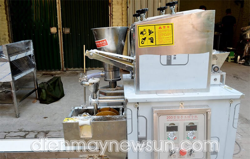 Máy làm bánh há cảo kết hợp nhiều chức năng trong một chiếc máy