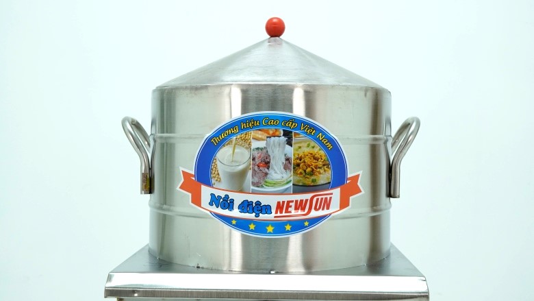 Nắp nồi hình nón, hạn chế tình trạng nước đọng rơi xuống làm nhão bánh