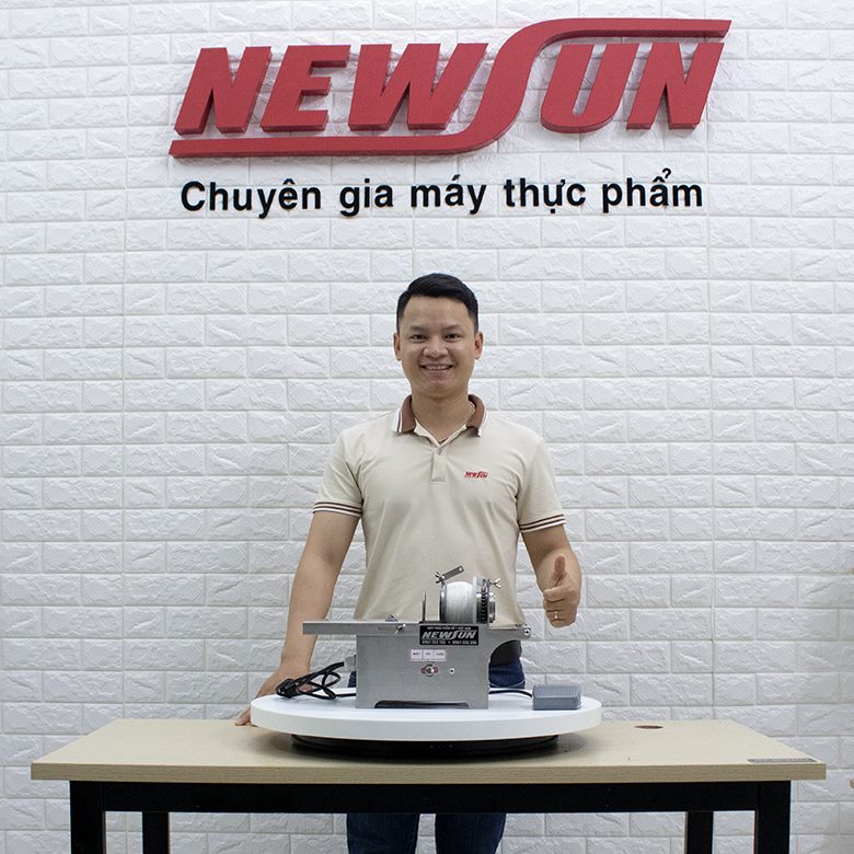 Máy buộc chỉ xúc xích bằng điện Việt Nam