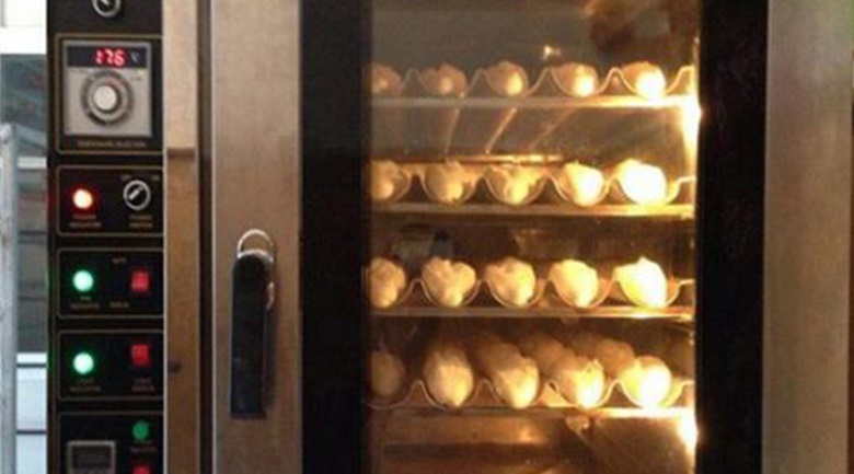 Hệ thống đèn chiếu sáng của lò nướng bánh mì