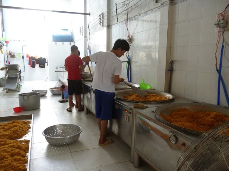 Sao đảo ruốc bằng phương pháp thủ công Sao đảo ruốc bằng phương pháp thủ công