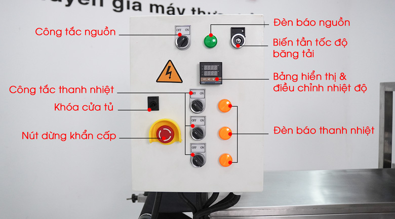 Bảng điều khiển của máy tráng bánh cuốn tự động 30kg/giờ