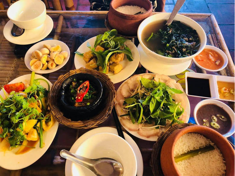 Nhà hàng Cơm niêu Lửa Việt - Cơm niêu ngon chuẩn hương vị Huế