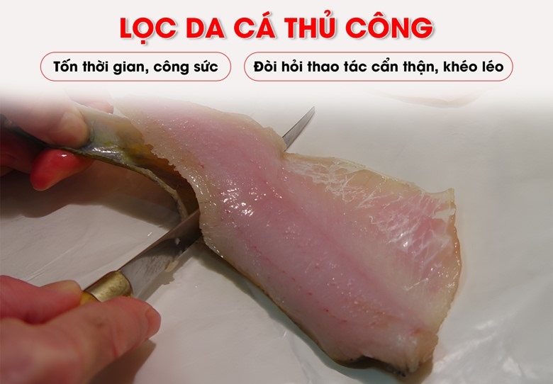 Lọc da cá thủ công đòi hỏi người làm phải thật khéo léo, song năng suất thấp và dễ bị nát Lọc da cá thủ công đòi hỏi người làm phải thật khéo léo, song năng suất thấp và dễ bị nát