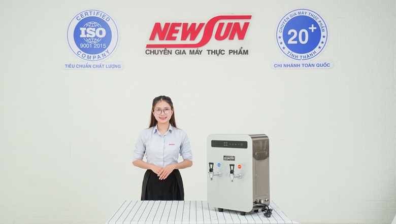 Máy đun nước nóng F4-30 kiểu dáng nhỏ gọn, có thể treo tường hoặc đặt bàn sử dụng Máy đun nước nóng F4-30 kiểu dáng nhỏ gọn, có thể treo tường hoặc đặt bàn sử dụng
