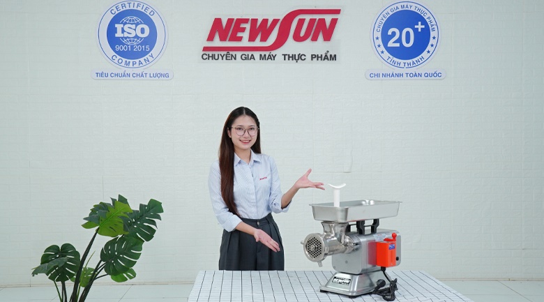 Máy xay đùn thịt RYH-32SN có kiểu dáng gọn gàng, phù hợp đặt bàn sử dụng