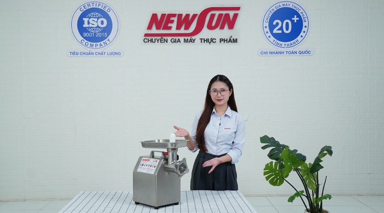 Máy xay thịt RC-12S có kiểu dáng gọn gàng, phù hợp đặt bàn sử dụng