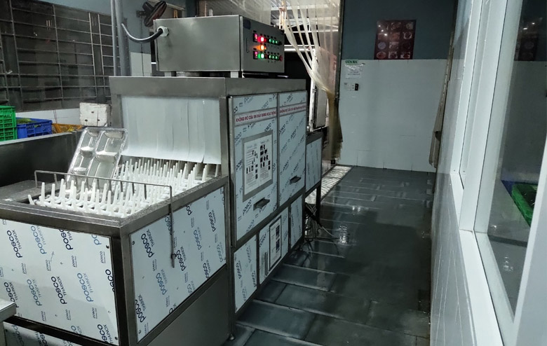 Máy rửa chén công nghiệp băng chuyền Máy rửa chén công nghiệp băng chuyền