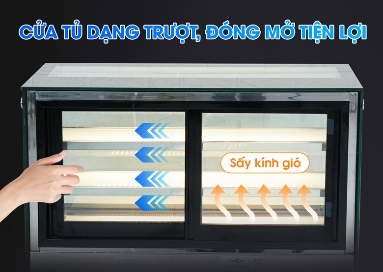 Cửa dạng trượt mở sang 2 bên, có sấy kính gió