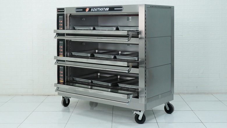 3 khoang nướng rộng rãi, xếp vừa 9 khay 400x600mm