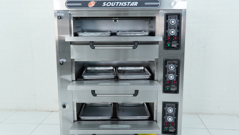 Khoang nướng rộng rãi, trang bị sẵn 6 khay kích thước 400x600mm