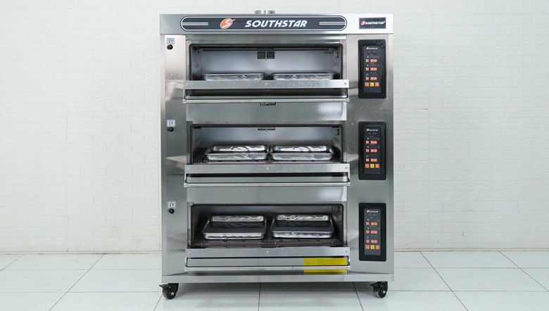 3 khoang nướng rộng rãi, xếp vừa 6 khay 400x600mm