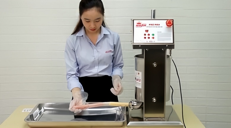 Máy đùn xúc xích NEWSUN vận hành ổn định, đùn đều