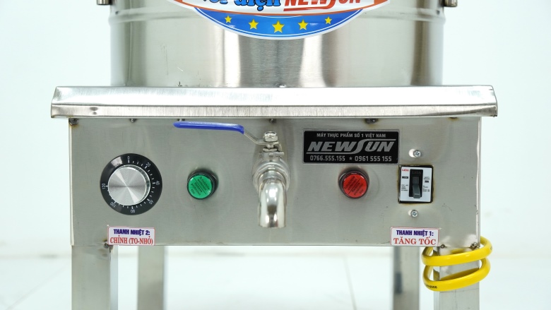 Bảng điều khiển đơn giản, lắp đặt ngay dưới bệ nồi