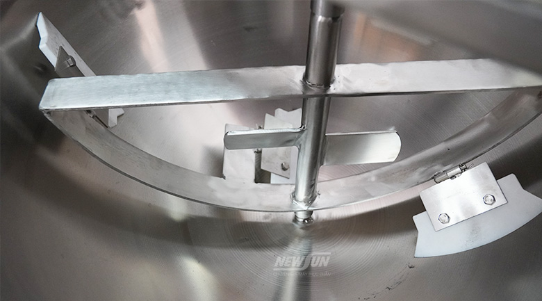 Tiến hành vệ sinh lòng chảo 