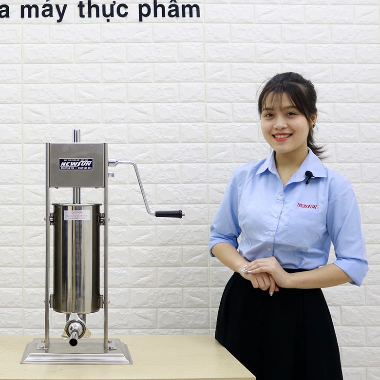 Máy đùn xúc xích quay tay newsun