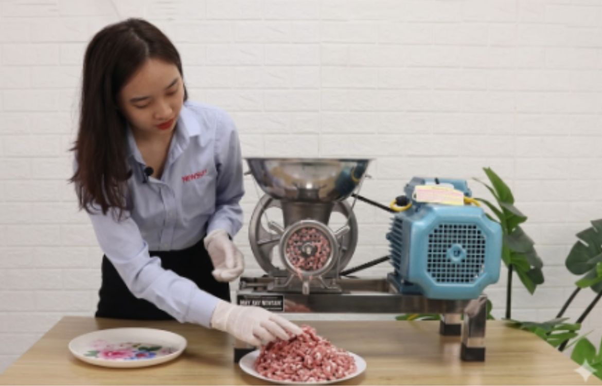 Nên lựa chọn máy xay đùn thịt có chất liệu an toàn