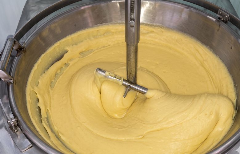 So sánh máy xào nhân điện và máy xào nhân gas