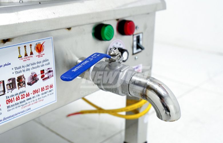 Thiết kế và tính năng đi kèm ảnh hưởng tới giá nồi đồ xôi