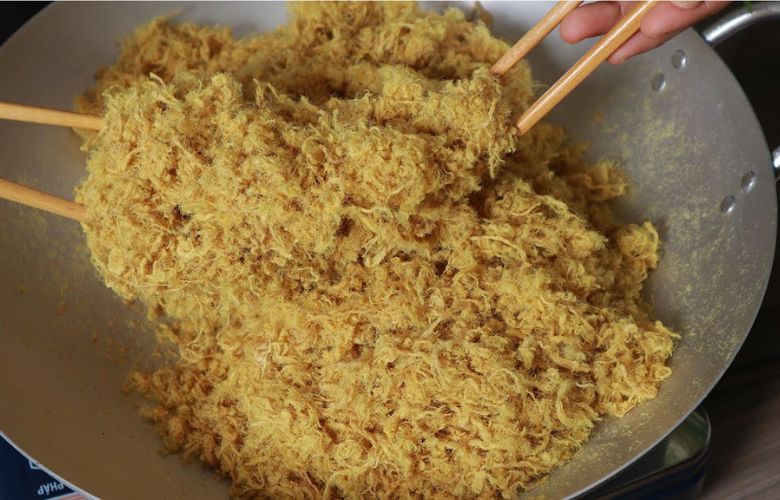 Xưởng chà bông, khô gà sử dụng chảo xào nhân