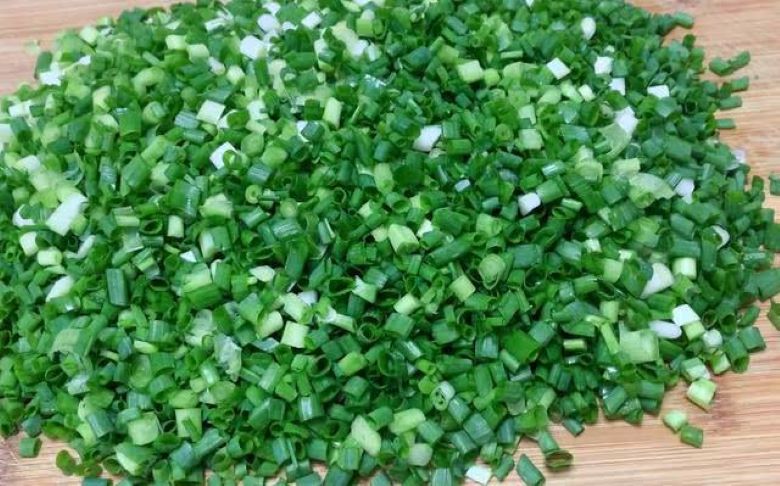 Máy thái hành lá sẽ giúp thái nhanh, tiết kiệm thời gian