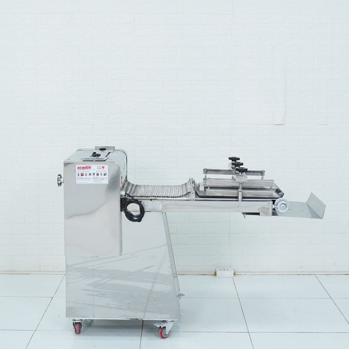 Máy se bột 1 băng tải 