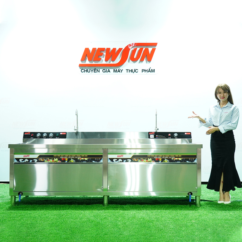 Máy rửa bát công nghiệp Newsun có thể xử lý đến hàng trăm bát đĩa mỗi giờ
